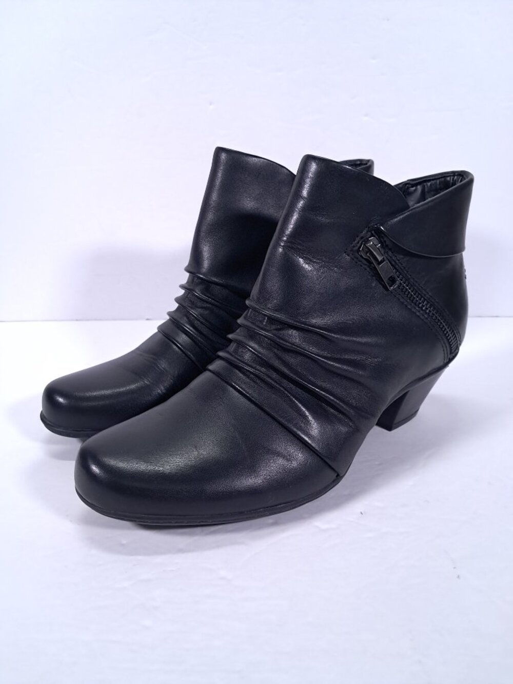 Earth Pegasus Ankle Booties Women 7 B Black Pleated Leather Side Zip Casual Heel